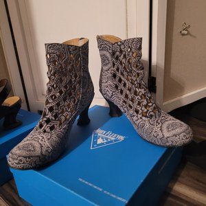 Fluevog Baroque Murillo boot